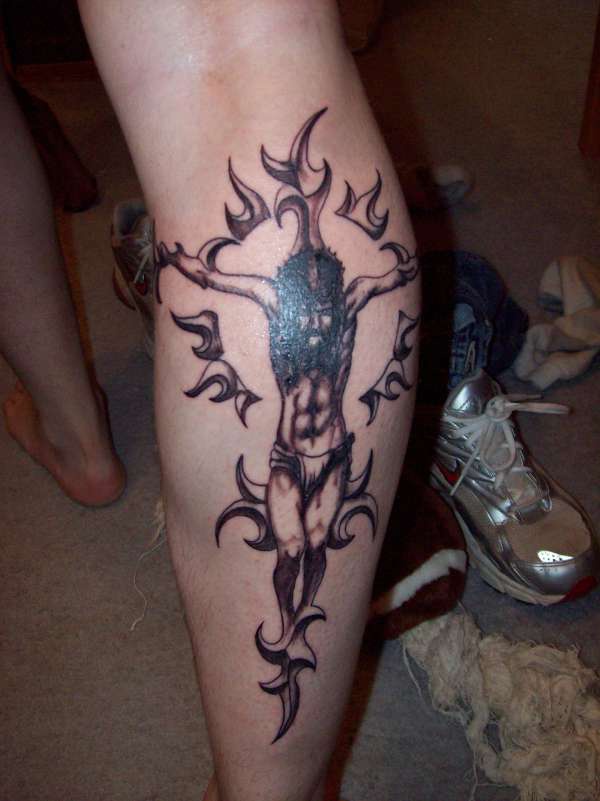 gesu croce di tribale tatuaggio