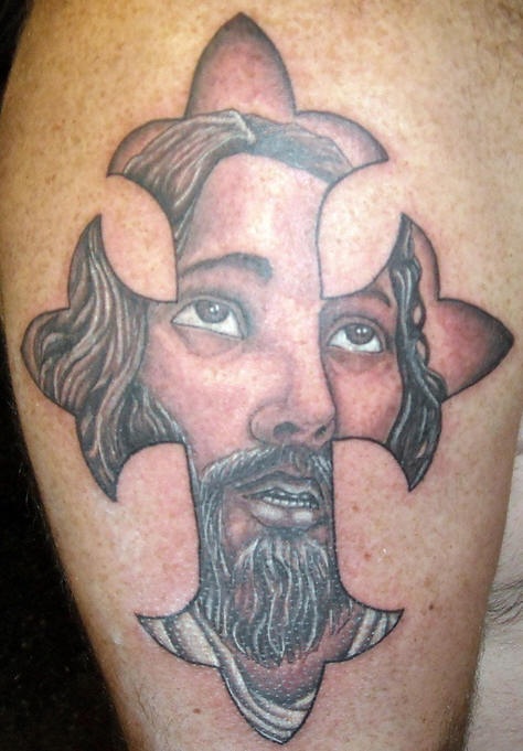 Gesu sotto croce tatuaggio