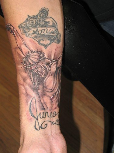 Crucified jesus with love to mom tattoo