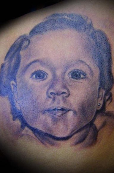 faccia di bambino tatuaggio su base di foto