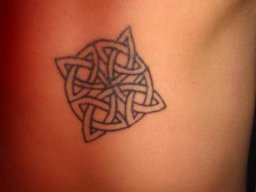 Le tatouage de nœud celtique