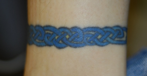 Blue celtic knot armband tattoo