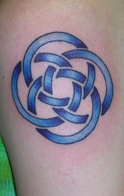 blu cinque volte simbolo tatuaggio