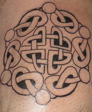 celtico nero annodato knotwork tatuaggio