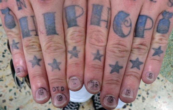 Knuckle tattoo, hiphop, big blue inscription with stars