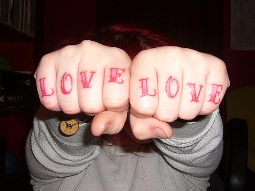 Knuckle tattoo, love love, red designed inscription