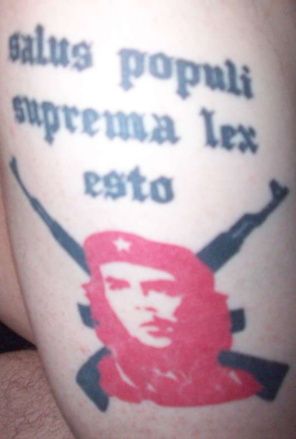 Tatuaje de Che Guevara y su frase
