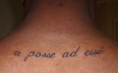 Le tatouage d&quotinscription A posse ad esse