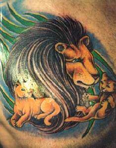 El Tatuaje De Tres Leones De Un Leon Con Sus Cachorros En Color Tattooimages Biz