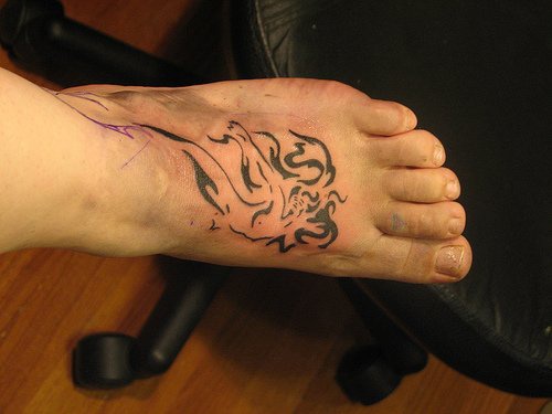 Tribal Tattoo von Meerjungfrau am Fuß