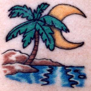 Palme und Mondsichel auf Insel Tattoo