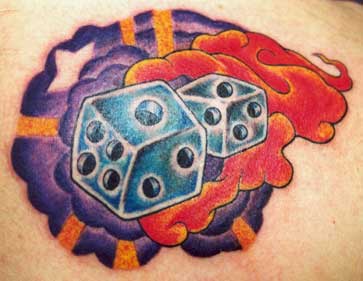 el tatuaje de dos dados hecho en color