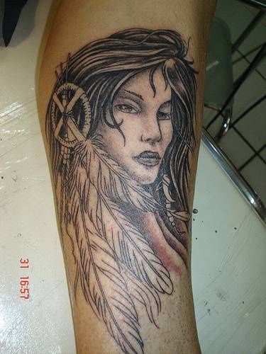 Tatouage d&quotune belle fille indienne