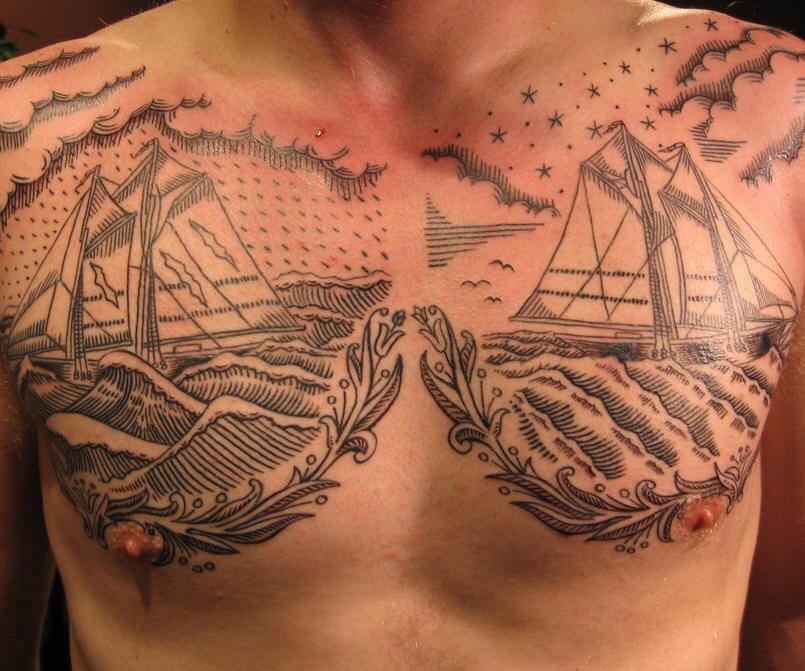 Due barche in mare tatuaggio sul petto