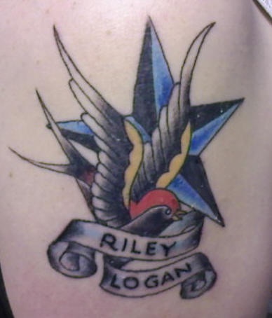 Riley logan passero e stella tatuaggio