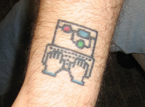 Simbolo mani sulla tastiera tatuaggio