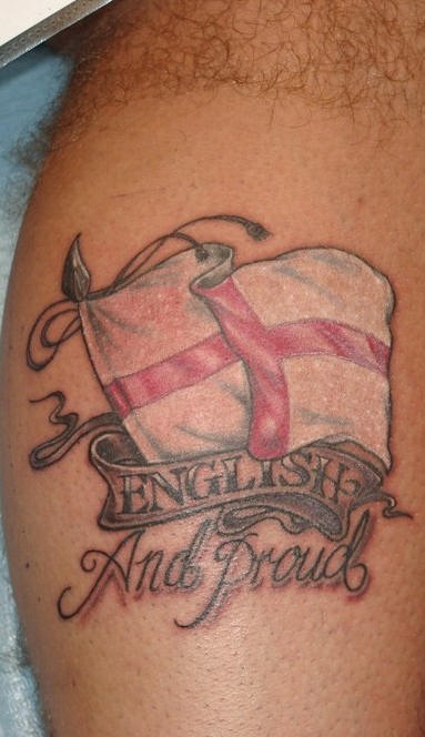el tatuaje de la bandera de Inglaterra &quotingles y orgulloso"