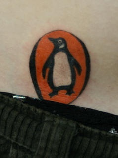 Tattoo mit Logo Penguin