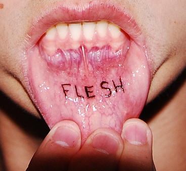 Permanent lip tattoo, flessh, thin black letters