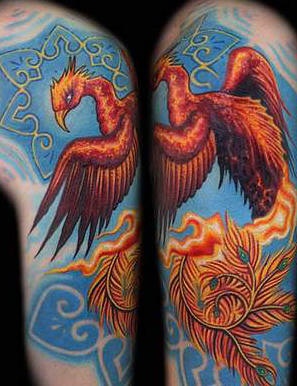 Fenice con ornamento tatuaggio colorato