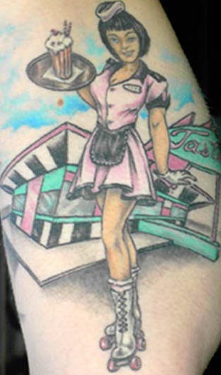 el tatuaje estilo pin up con una chica camarera con patines hecho en color
