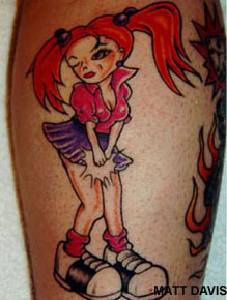 el tatuaje de una chica con pelo rojo hecho en color
