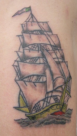 Barca pirata grande tatuaggio