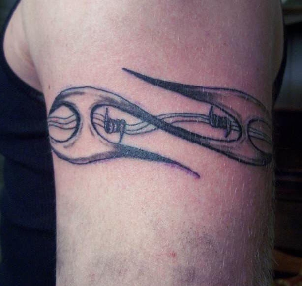 Tatuaje de brazalete de alambre de la maquinilla de afeitar