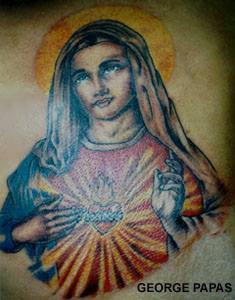 el tatuaje religioso de maria hecho en color