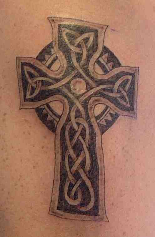 Croce di pietra semplice tatuaggio