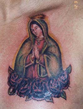 el tatuaje de virgen de guadalupe con rosas