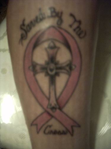 Kreuz und roter Ichthys Tattoo