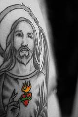 el tatuaje de jesucristo con sagrado corazon de color