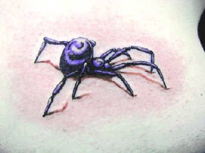 Muy relístico tatuaje 3D araña viuda negra