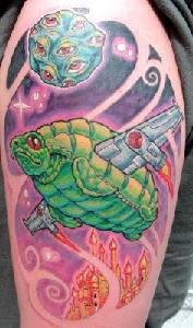 Surrealistische  Schildkröte Raumschiff Tattoo