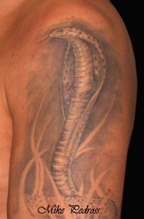 Realistische schwarze Kobra Tattoo