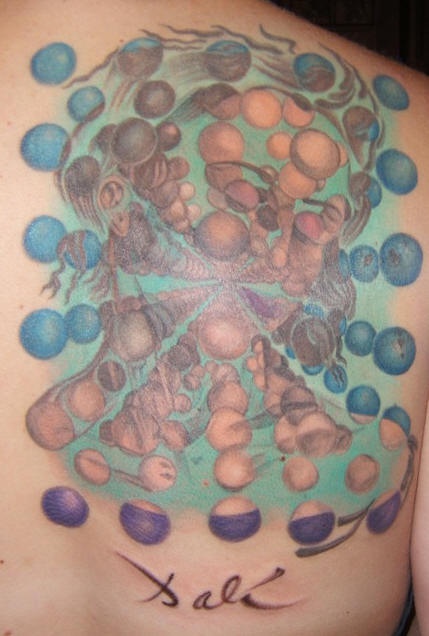el tatuaje de una obra de Salvador Dali