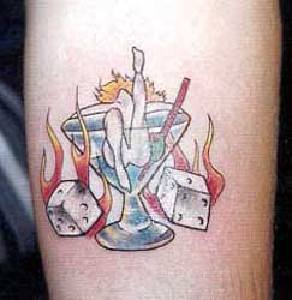 Sexy Pin Up mit Würfeln auf Feuer Tattoo