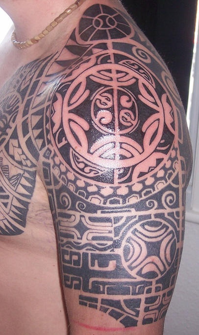 Shoulder tattoo,black and white rich  pattern with figures