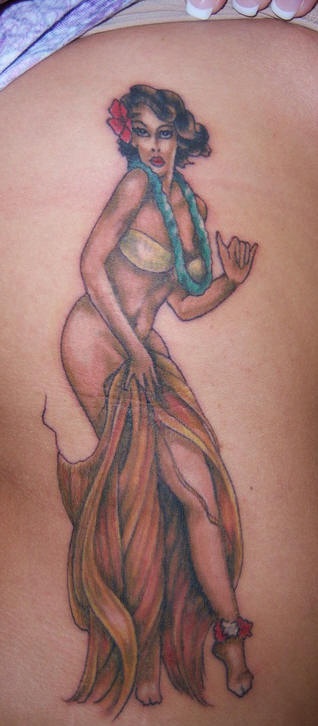 Le tatouage de flanc avec une belle danseuse bariolée