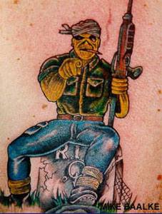 Tatuaje del guerrero sentado en la tumba