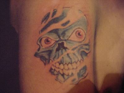 Imagen de clavera tatuaje en tinta azul