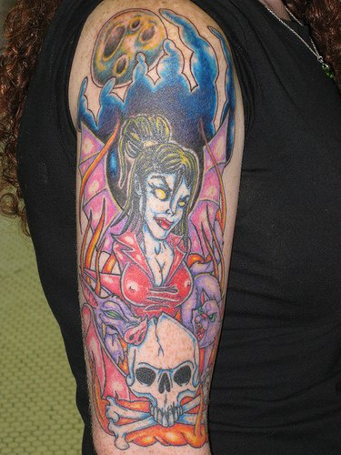 Dama de la oscuridad tatuaje en la manga