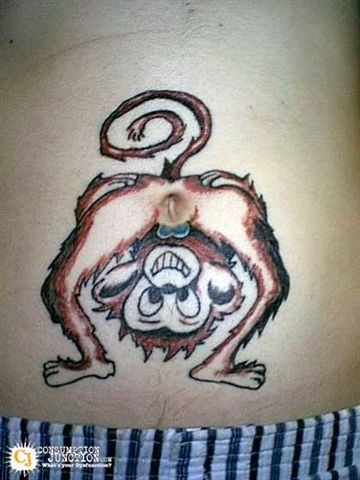 Bauch Tattoo vom unanständigem zeigendem seinen Arsch Affe