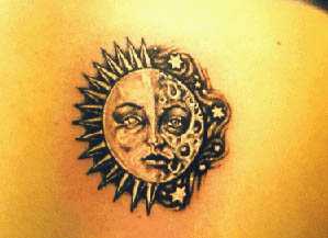 Hochwertiges Tattoo von  Sonne und Mond