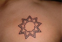 Tatuaje de la estrellas con nueve puntas