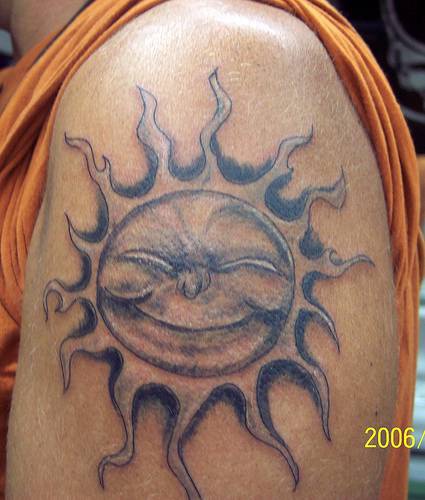 Glad humanized sun tattoo