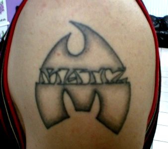 Tatuaje del logo Wu tang clan