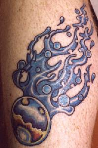 Tatuaje estilo marino con pulpo