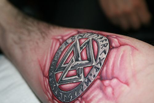 Skandinavisches Stein-Symbol Tattoo